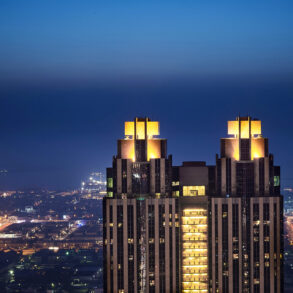 Shangri-La Dubai building at night